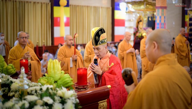 Ban Nghi lễ Phật giáo TP.HCM trang nghiêm cử hành khóa lễ tiến linh