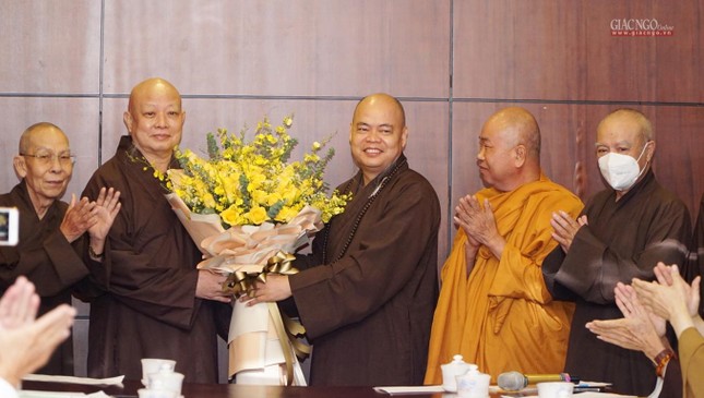 Chư tôn đức Ban Thường trực Ban Trị sự chúc mừng Hòa thượng Trưởng ban Trị sự Chư tôn đức Ban Thường trực Ban Trị sự chúc mừng Hòa thượng Trưởng ban Trị sự