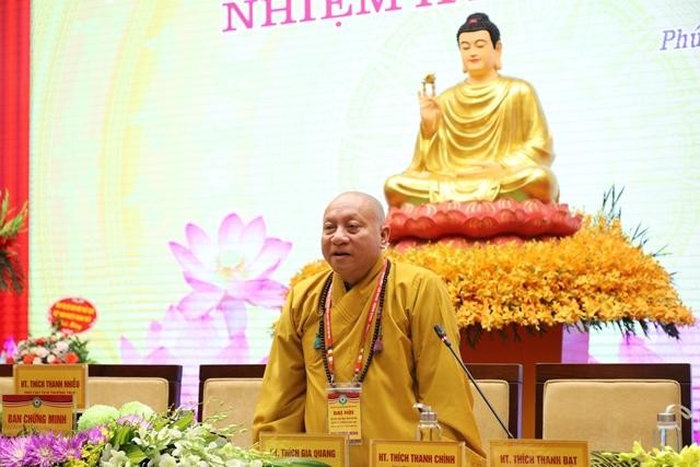 Hòa thượng Thích Gia Quang đã thay mặt Trung ương GHPGVN lấy ý kiến của đại hội