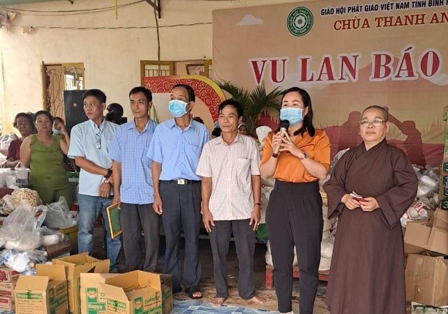 Chùa Thanh An trao quà đến những gia đình khó khăn