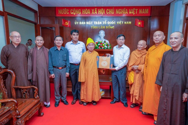 Hòa thượng Thích Thanh Tân cùng Ban Thường trực Ban Trị sự thăm lãnh đạo Ủy ban MTTQVN tỉnh Lâm Đồng sau đại hội Hòa thượng Thích Thanh Tân cùng Ban Thường trực Ban Trị sự thăm lãnh đạo Ủy ban MTTQVN tỉnh Lâm Đồng sau đại hội