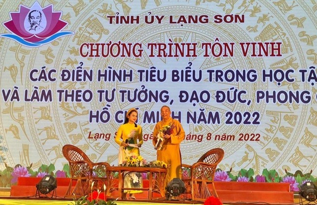 Thượng tọa Thích Quảng Truyền đã có buổi giao lưu tại hội nghị Thượng tọa Thích Quảng Truyền đã có buổi giao lưu tại hội nghị