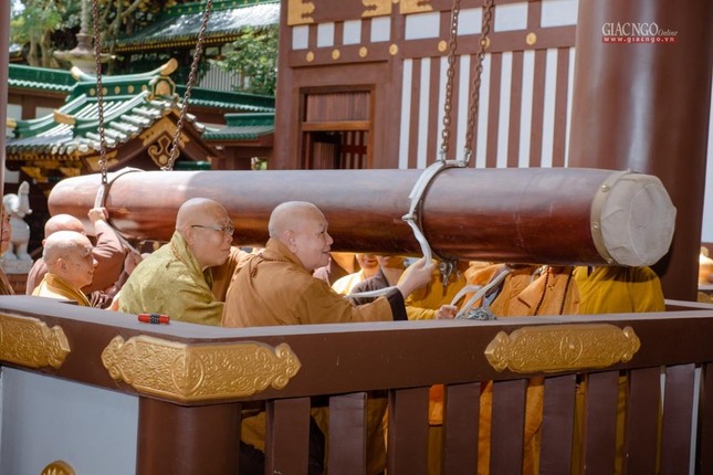 Chư tôn giáo phẩm chứng minh lễ khai &quot;Thiên Phật hộ quốc thần chung&quot; 32 tấn tại chùa Minh Thành