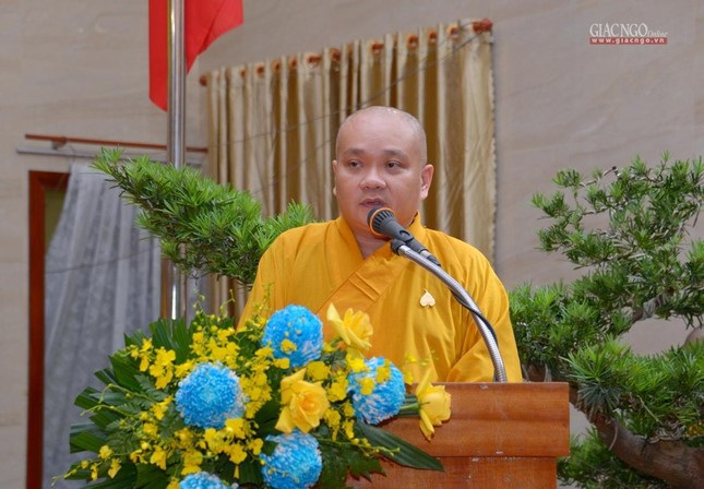 Thượng tọa Thích Trung Nguyện đọc quyết định của Ban Thường trực Ban Trị sự GHPGVN TP.HCM chuẩn y nhân sự các ban