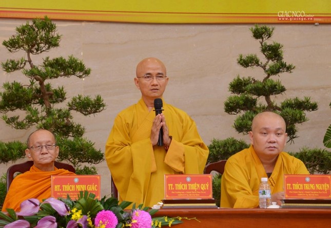 Thượng tọa Thích Thiện Quý, đại diện Ban Thường trực Ban Trị sự GHPGVN TP.HCM phát biểu chỉ đạo tại buổi lễ