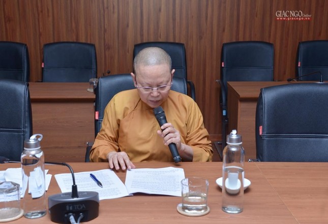 Ni sư Thích nữ Hòa Liên đọc các chương, điều trong bản thảo tu chỉnh Hiến chương Ni sư Thích nữ Hòa Liên đọc các chương, điều trong bản thảo tu chỉnh Hiến chương