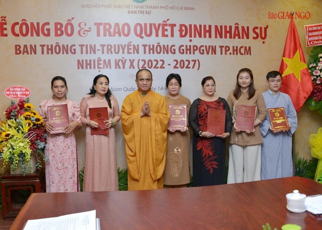 Trao quyết định đến thành viên nhóm &quot;Đồng hành cùng truyền thông Phật giáo&quot;