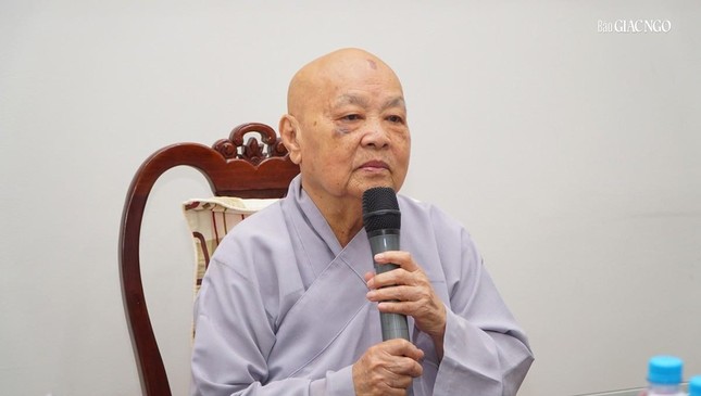 Ni trưởng Thích nữ Tịnh Nguyện chủ trì buổi họp