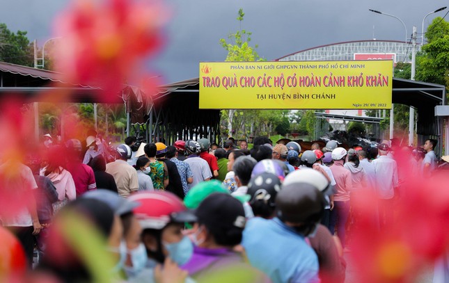 Quang cảnh trao 1.000 phần quà tại chùa Thanh Tâm (Phật Cô Đơn) - Ảnh: Như Thảo - Thái Huỳnh Quang cảnh trao 1.000 phần quà tại chùa Thanh Tâm (Phật Cô Đơn) - Ảnh: Như Thảo - Thái Huỳnh