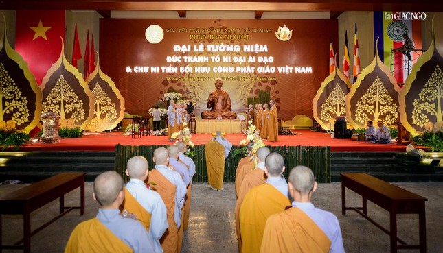 Chư Ni tổng duyệt chương trình của Đại lễ tưởng niệm - Ảnh: Quảng Đạo Chư Ni tổng duyệt chương trình của Đại lễ tưởng niệm - Ảnh: Quảng Đạo