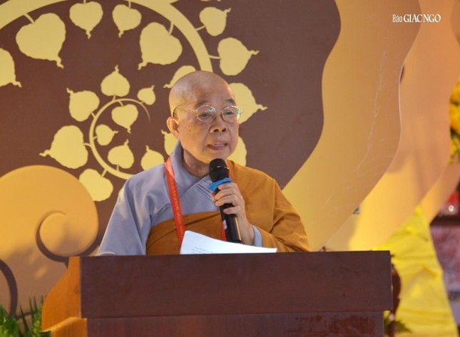 Ni trưởng Thích Nữ Nhật Khương cung tuyên đôi dòng hành trạng của Đức Thánh Tổ Ni Đại Ái Đạo