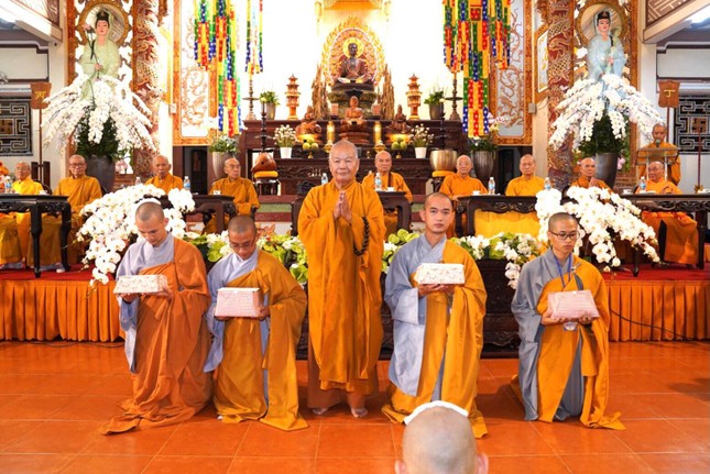 Trao phần thưởng đến giới tử đạt kết quả cao trong kỳ khảo hạch Trao phần thưởng đến giới tử đạt kết quả cao trong kỳ khảo hạch