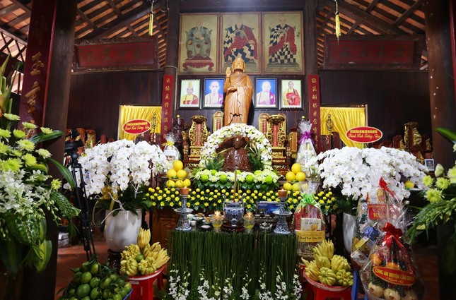 Tôn tượng Đại lão Hòa thượng Thích Đạt Đồng tại Tổ đường tổ đình Tôn Thạnh Tôn tượng Đại lão Hòa thượng Thích Đạt Đồng tại Tổ đường tổ đình Tôn Thạnh