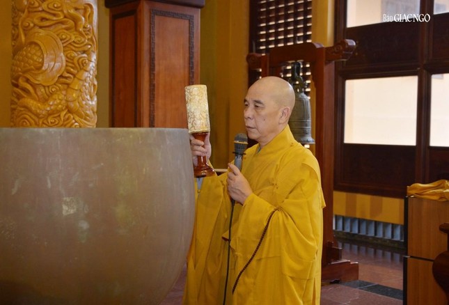 Bố-tát, thính giới định kỳ nhằm nhắc lại những lời Phật dạy Bố-tát, thính giới định kỳ nhằm nhắc lại những lời Phật dạy