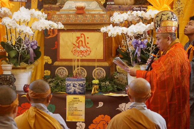 Nghi thức nhập bảo tháp tại chùa Liên Bửu Nghi thức nhập bảo tháp tại chùa Liên Bửu