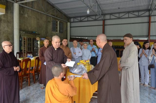 Thăm, trao quà tại tịnh xá Ngọc Viên, huyện Hòa Vang Thăm, trao quà tại tịnh xá Ngọc Viên, huyện Hòa Vang