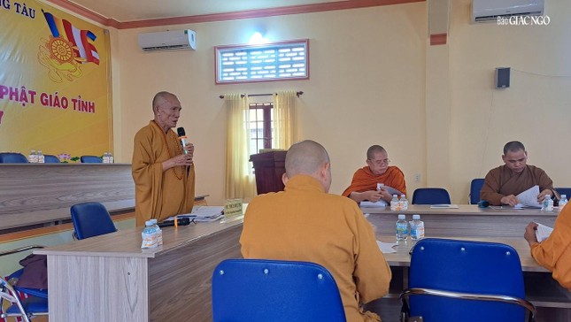 Hoà thượng Thích Huệ Trí chủ trì buổi họp của Ban Tổ chức Đại hội