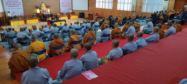 Quang cảnh buổi họp