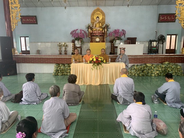 Phật tử thóa tu “Một ngày an lạc” Phật tử thóa tu “Một ngày an lạc”