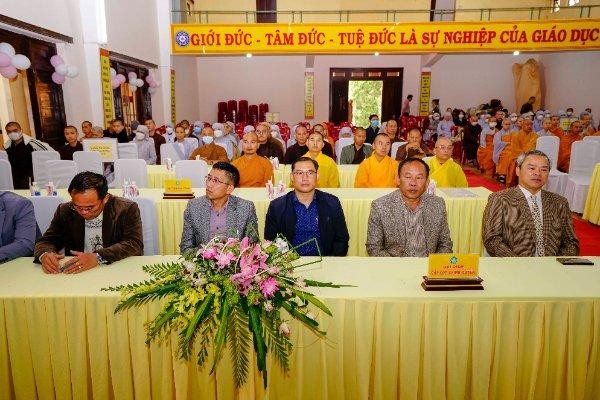 Đại biểu tham dự lễ trao Bằng tốt nghiệp