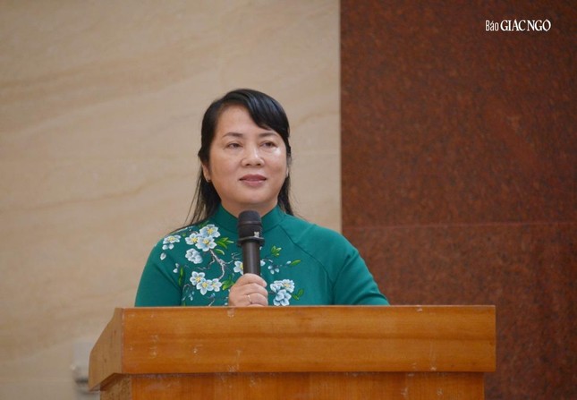 Bà Trần Kim Yến chúc mừng đến chư tôn đức GHPGVN TP.HCM