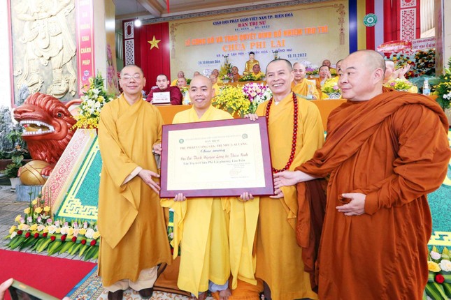 Chư tôn đức chúc mừng tân trụ trì chùa Phi Lai Chư tôn đức chúc mừng tân trụ trì chùa Phi Lai