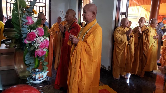 Chư tôn giáo phẩm niêm hương tưởng niệm cố Hòa thượng Chư tôn giáo phẩm niêm hương tưởng niệm cố Hòa thượng