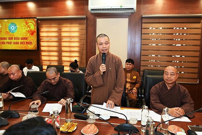 Thượng tọa Thích Minh Quang báo cáo nhân sự của Ban An ninh trật tự