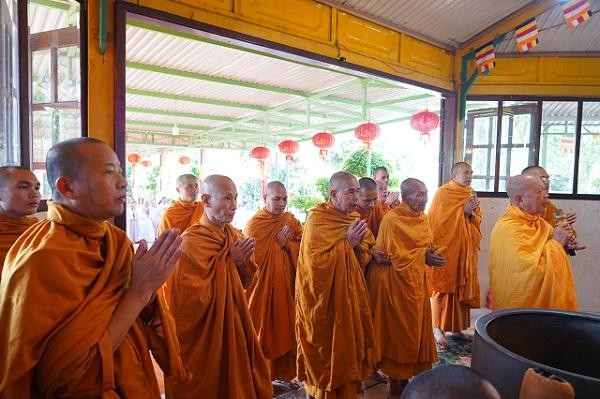 Chư tôn đức thành kính dâng nén tâm hương tưởng niệm Chư tôn đức thành kính dâng nén tâm hương tưởng niệm