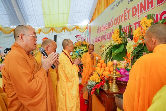 Niêm hương cầu nguyện công trình trùng kiến chùa Cảnh Tiên sớm được thành tựu