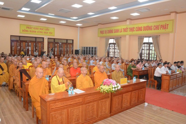 Chư tôn đức, đại diện lãnh đạo tỉnh, thành phố tham dự