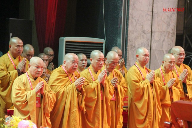 [ẢNH] Suy tôn Đức Đệ tứ Pháp chủ GHPGVN, bế mạc Đại hội đại biểu Phật giáo toàn quốc lần IX ảnh 28