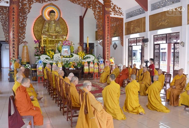 Quang cảnh lễ tưởng niệm tại chánh điện thiền viện Quảng Đức, Q.3, TP.HCM