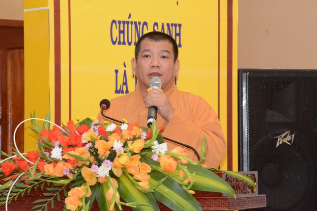 Thượng tọa Thích Phước Chí phát biểu tại hội nghị