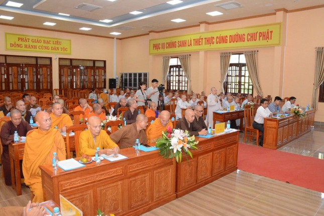 Chư tôn đức, đại diện các cơ quan tỉnh tham dự