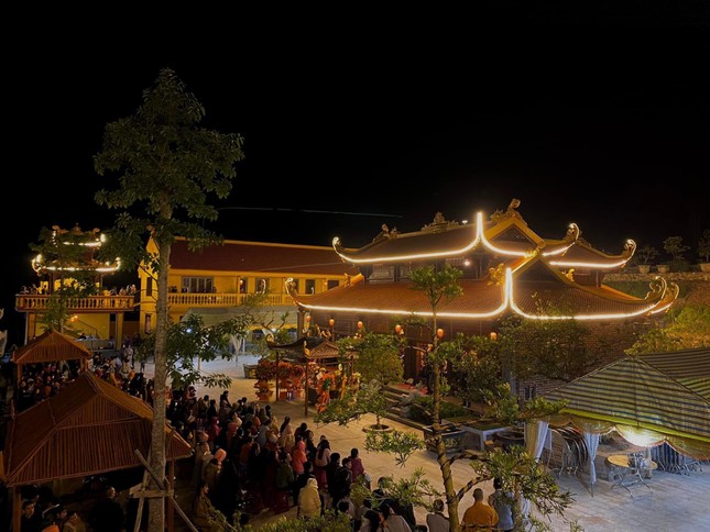 Lễ chú nguyện rót đồng đúc đại hồng chung Lễ chú nguyện rót đồng đúc đại hồng chung