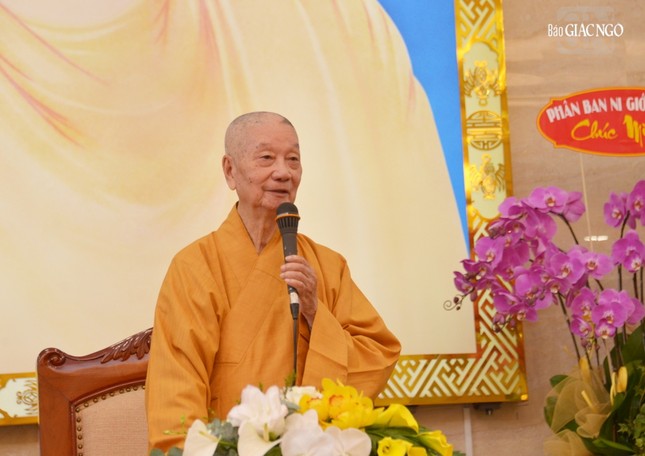 Đức Pháp chủ ban huấn từ