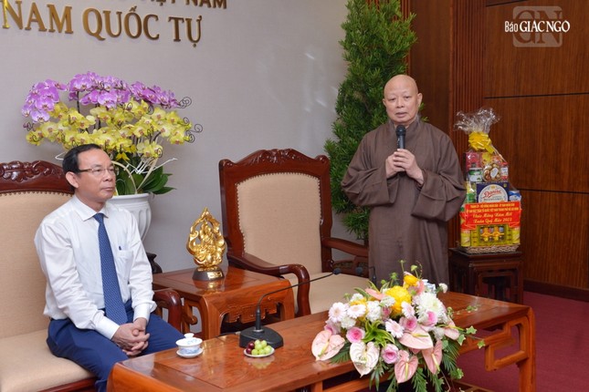 Hòa thượng Thích Lệ Trang cảm ơn lãnh đạo Thành ủy đến thăm, chúc mừng Tết cổ truyền