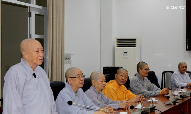 Ni trưởng Thích nữ Như Như chúc Tết đến lãnh đạo các cơ quan