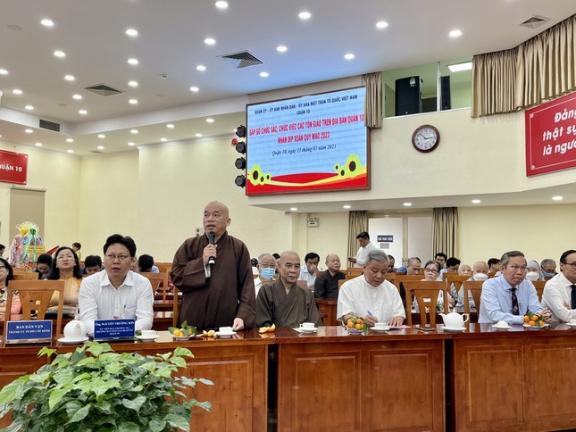 Thượng tọa Thích Nhật Thiện có những chia sẻ tại buổi họp mặt Thượng tọa Thích Nhật Thiện có những chia sẻ tại buổi họp mặt