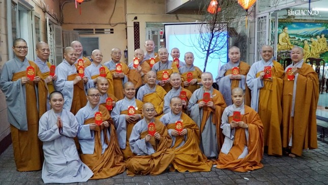 Chụp ảnh lưu niệm tại chùa Phước Hải - Ảnh: HD Chụp ảnh lưu niệm tại chùa Phước Hải - Ảnh: HD