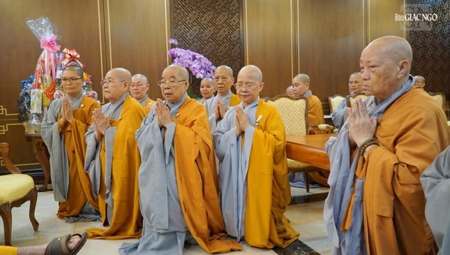 Ni trưởng Thích nữ Nhật Khương đại diện tác bạch khánh tuế Ni trưởng Thích nữ Nhật Khương đại diện tác bạch khánh tuế