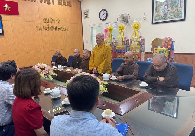 Hòa thượng Thích Lệ Trang chúc Tết đến lãnh đạo Quận ủy Quận 10 Hòa thượng Thích Lệ Trang chúc Tết đến lãnh đạo Quận ủy Quận 10