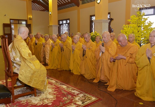 Hòa thượng Thích Lệ Trang đại diện toàn thể Tăng Ni dâng lời khánh tuế đến Đức Pháp chủ
