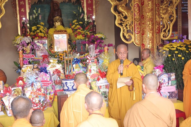 Thượng tọa Thích Quảng Hiền cung tuyên tiểu sử cố Hòa thượng Thích Giác Tánh