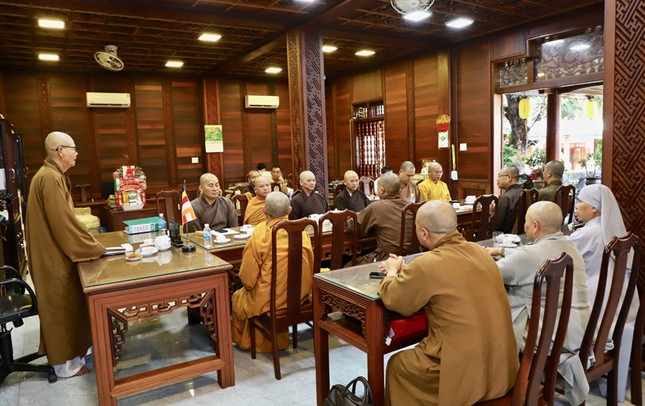 Hòa thượng Trưởng ban Trị sự phát biểu tại buổi họp mặt