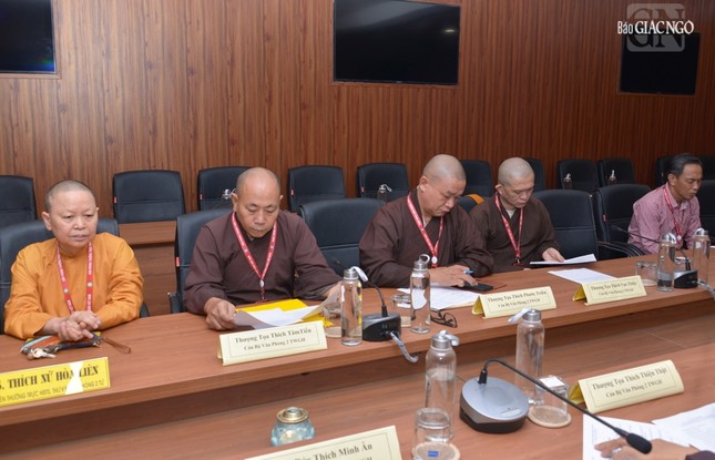 Chư tôn đức dự họp Chư tôn đức dự họp