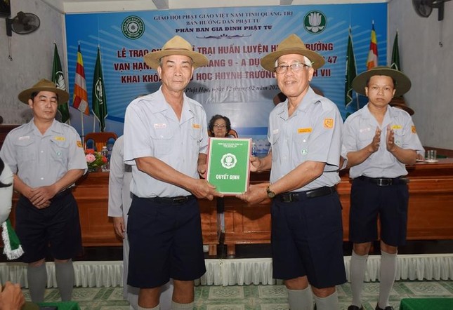 Trao quyết định thành lập Ban điều hành bậc Định VII Trao quyết định thành lập Ban điều hành bậc Định VII