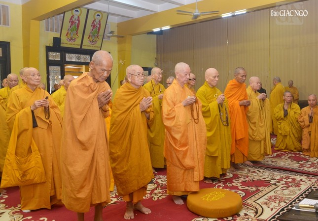 Chư tôn giáo phẩm Ban Thường trực Hội đồng Chứng minh, Hội đồng Trị sự GHPGVN niêm hương tưởng niệm