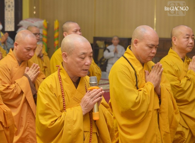 Hòa thượng Thích Bảo Nghiêm đại diện pháp quyến tác bạch